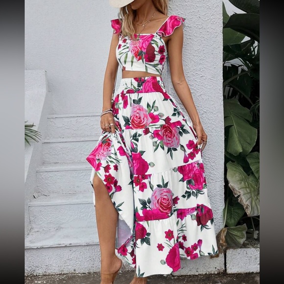 New Roses Print Ruffle Trim Crop Top & Ruffle Hem Skirt - Picture 4 of 5